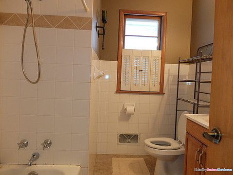 5th image of 531 36 1/2 Ave NE