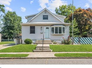 32 Washington Ave, West Collingswood Heights, NJ 08059