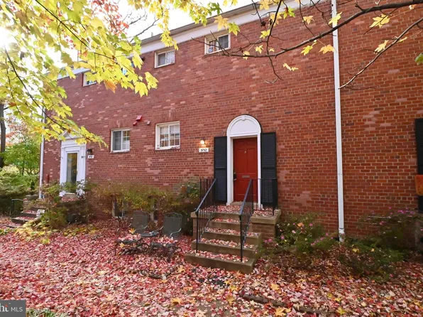 3752 Gunston Rd, Alexandria, VA 22302