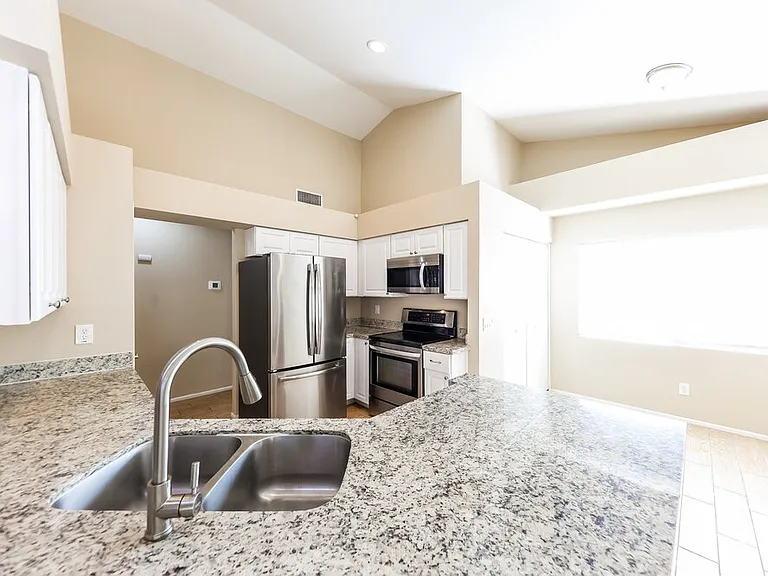 10801 W Wagon Wheel Dr — Photo 7