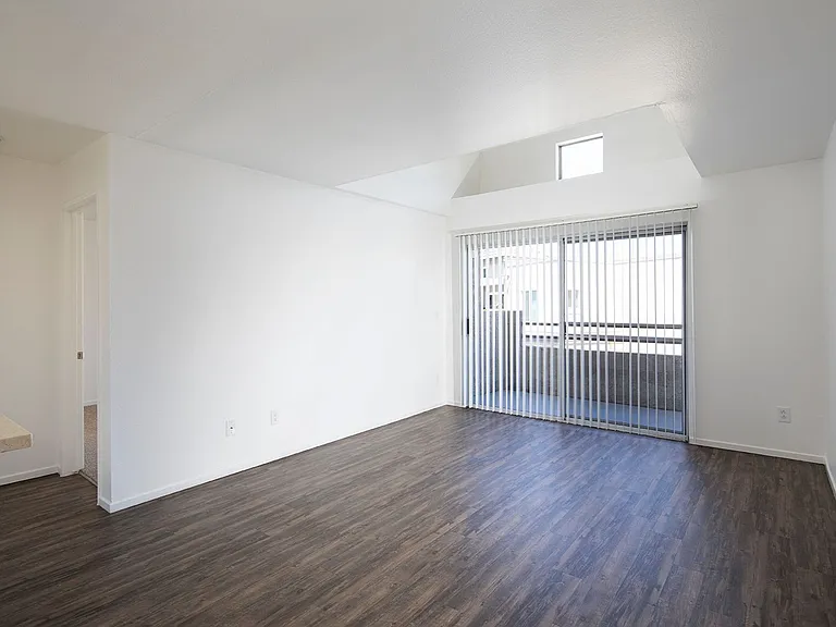 Mission Pacific Apartments — Photo 13