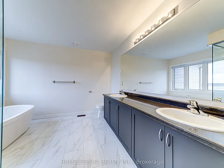168 Union Blvd — Photo 17