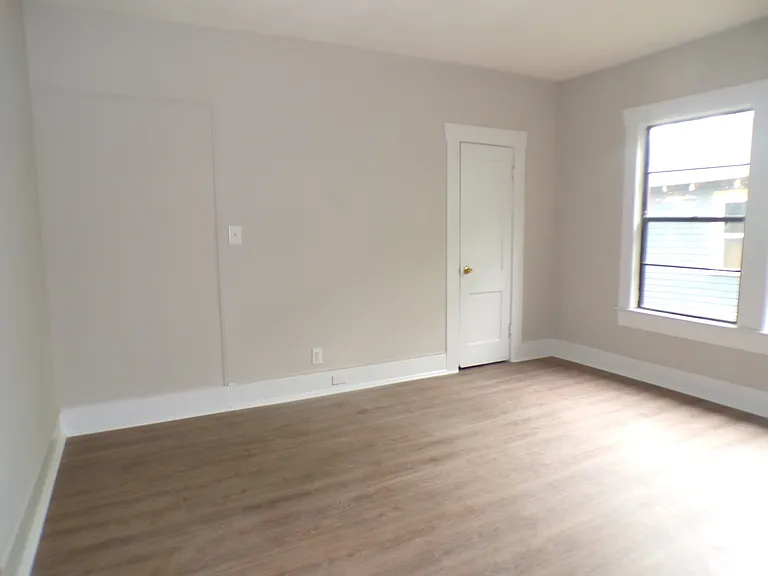 1657 Lee Ave SW — Photo 2