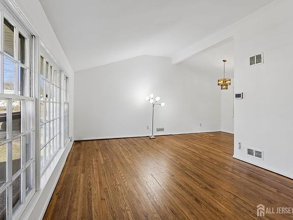 3rd image of 39 Gage Rd