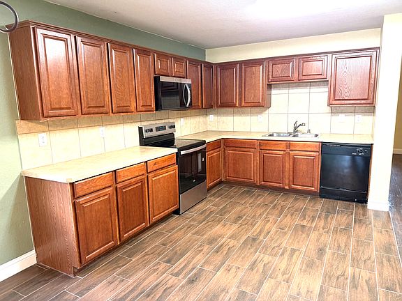 5th image of 13042 Barbarosa Dr