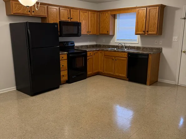 2153 Smith Mountain Lake Pkwy APT B, Huddleston, VA 24104