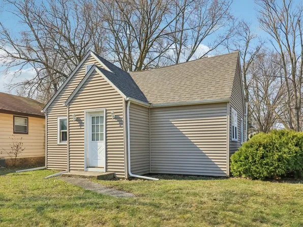 611 Golfview Dr, Round Lake Beach, IL 60073