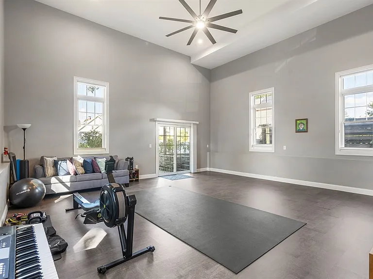 28 Park Ave — Photo 25