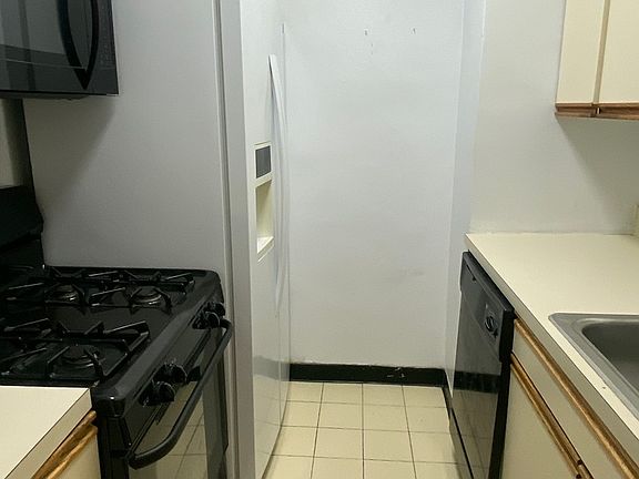 4th image of 141 E 89th St APT 5L
