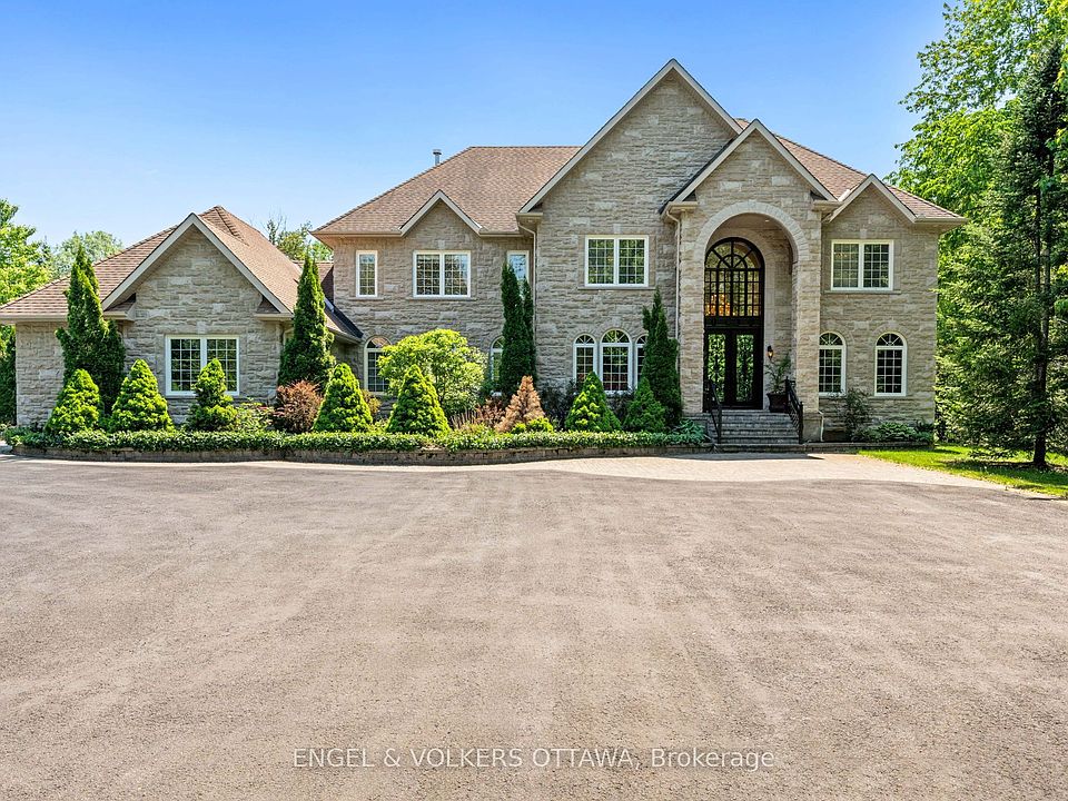 5818 Queenscourt Cres, Ottawa, ON K4M 1K3 | Zillow
