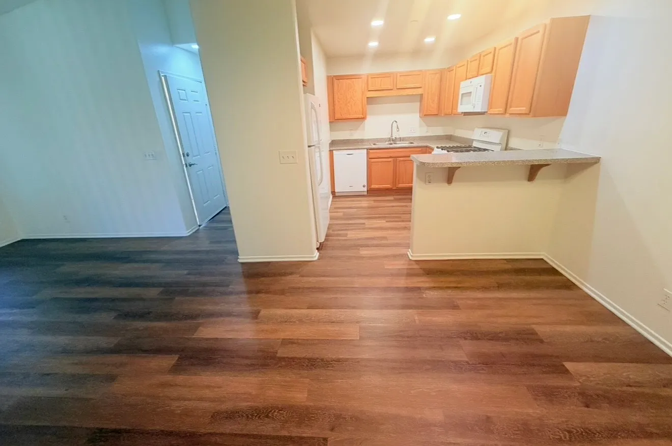2 bed, 2.5 bath, 1123 sqft, $2,150 — Photo 4