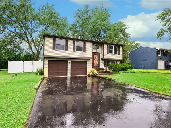 8422 Zenith Dr, Baldwinsville, NY 13027