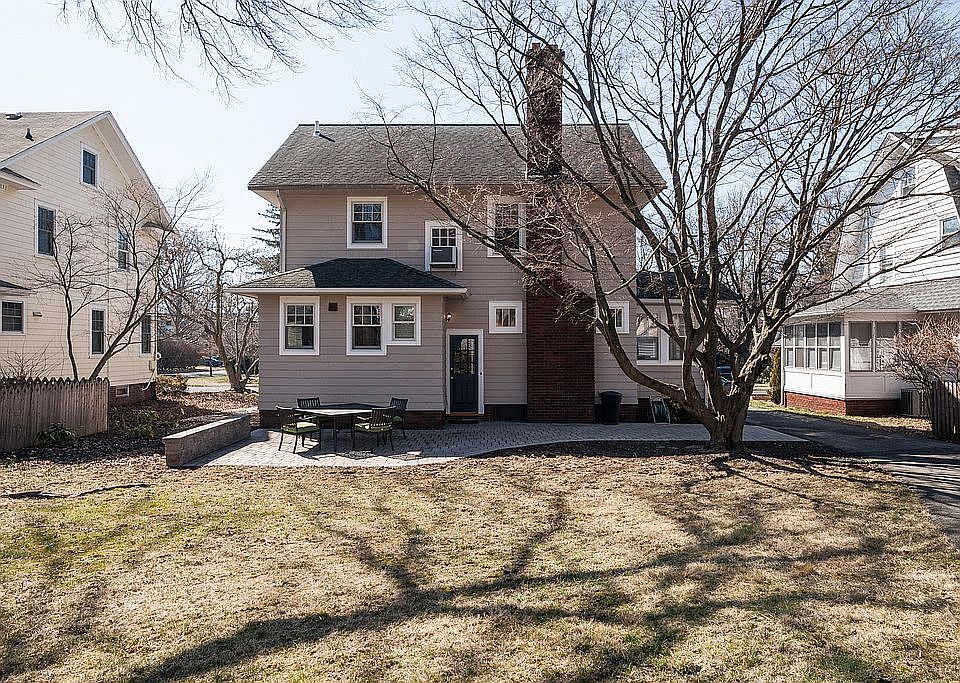 2nd image of 21 Courter Ave