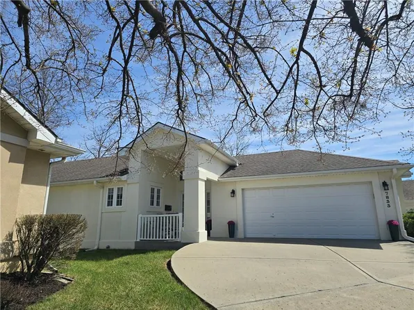 7833 N Cherry St, Gladstone, MO 64118