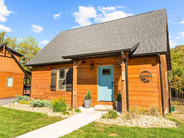 415 Mark Twain Drive, Hollister, MO 65672