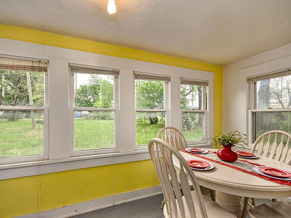 908 S Hickory-25