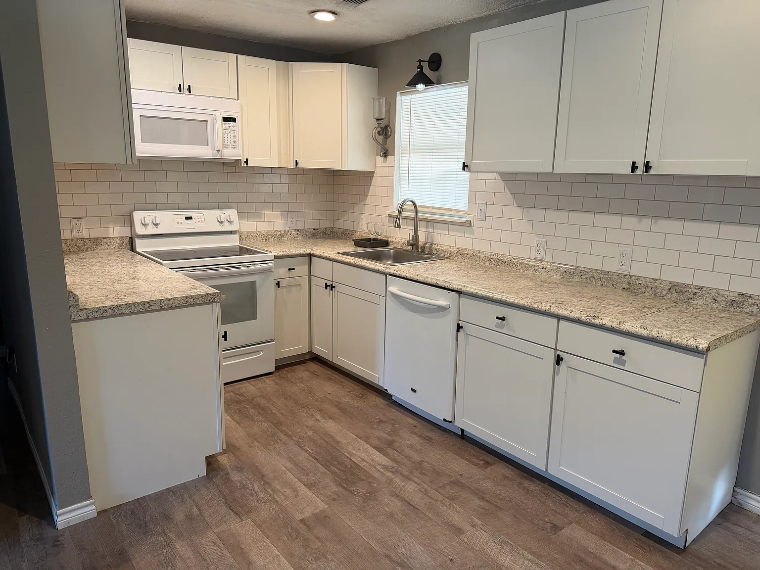 305 Sycamore Ln — Photo 3
