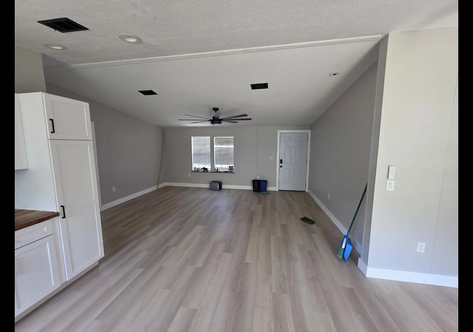 2 bed, 842 sqft, $1,600 — Photo 3