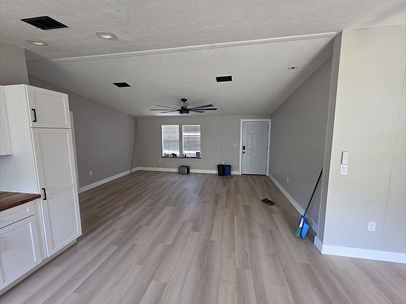 3rd image of 3879 La Salle Ave #1