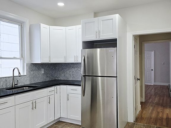 4th image of 15 Dwight St #2