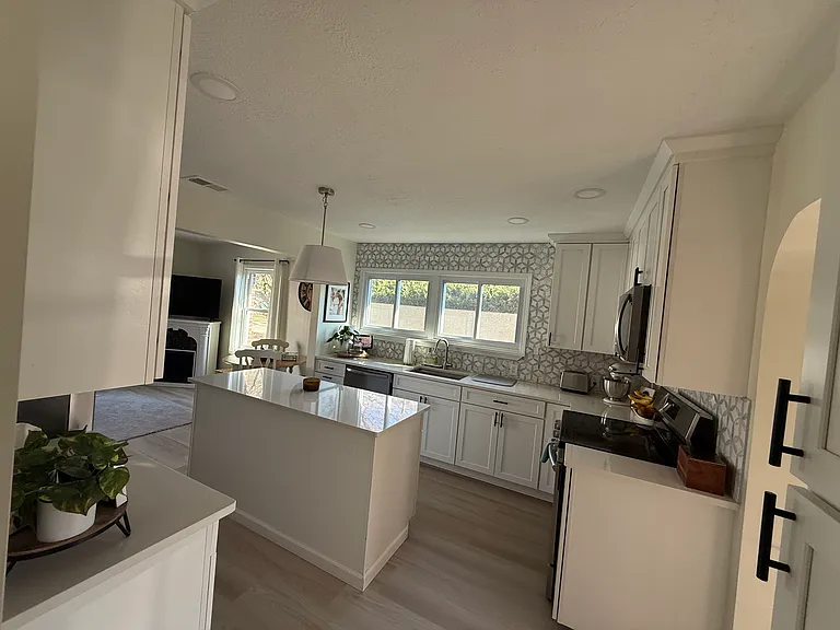 121 Holloway Rd — Photo 17