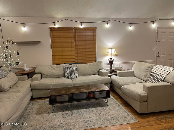 3rd image of 7080 Hickory Estates Dr
