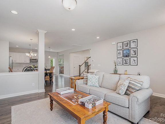 3rd image of 3163 Pinehills Way