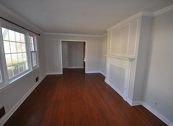 3rd image of 2100 Cedarhurst Dr