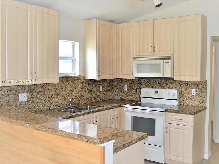 1855 NE 36th Ave — Photo 8