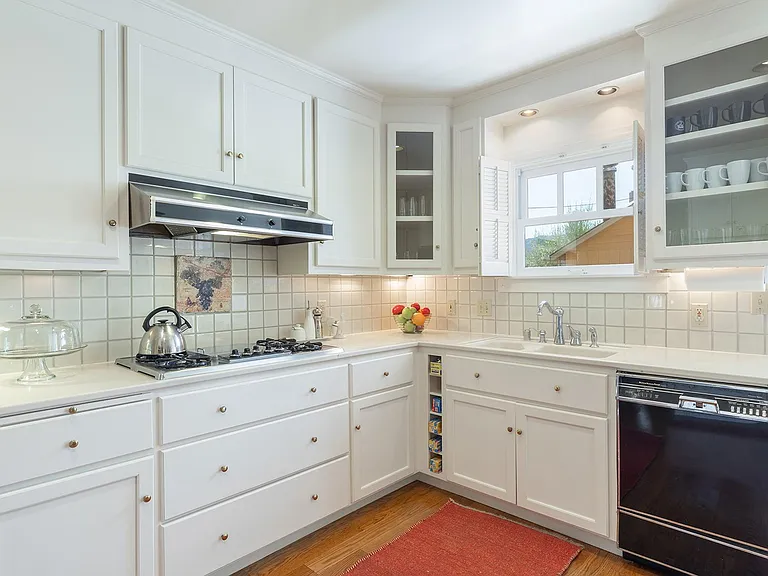 1655 Scott St — Photo 10