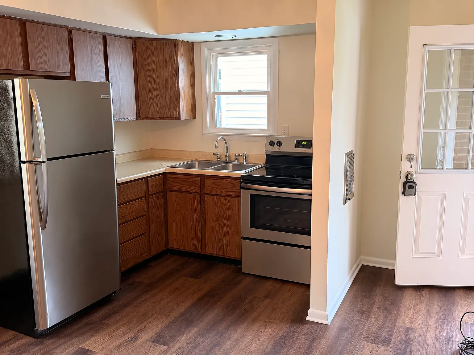 Studio, 750 sqft, $785 — Photo 4