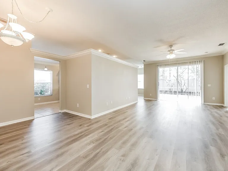 304 Fareham Dr — Photo 4