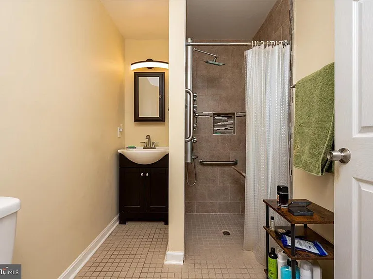 7403 Old Chapel Dr — Photo 3