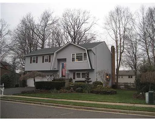 218 W Locust Ave photo 1