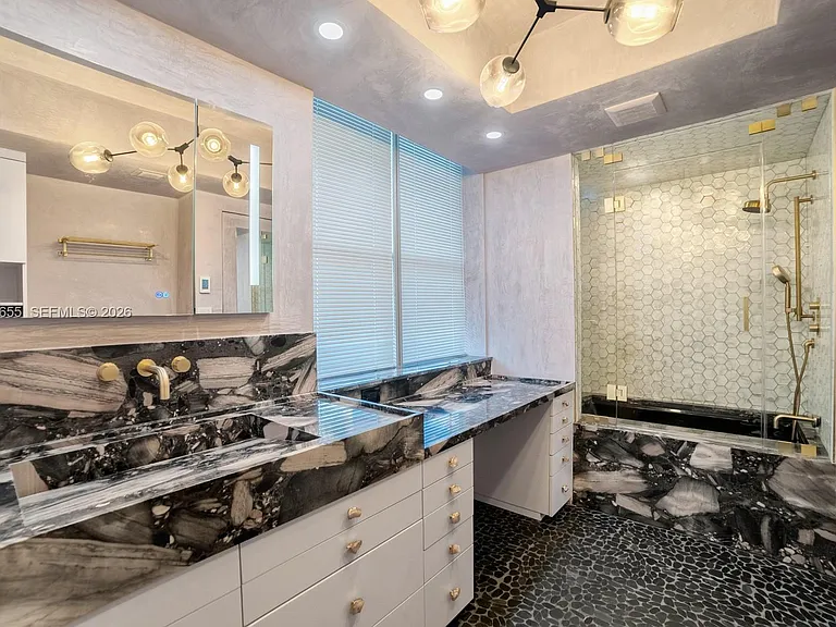 5801 Collins Ave #1200 — Photo 29