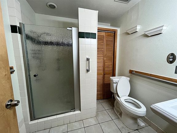 5th image of 5104 39th St