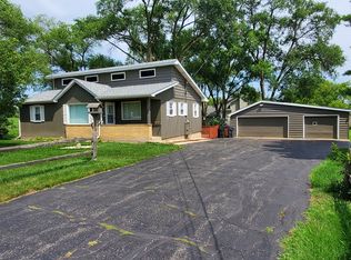 2215 N Adelphi Ave, Waukegan, IL 60087