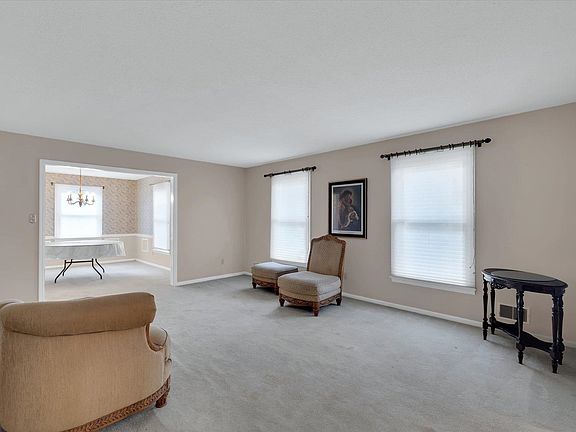 4th image of 508 Royal Oak Dr