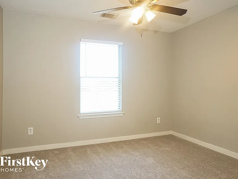 7311 Village Lake Dr — Photo 10