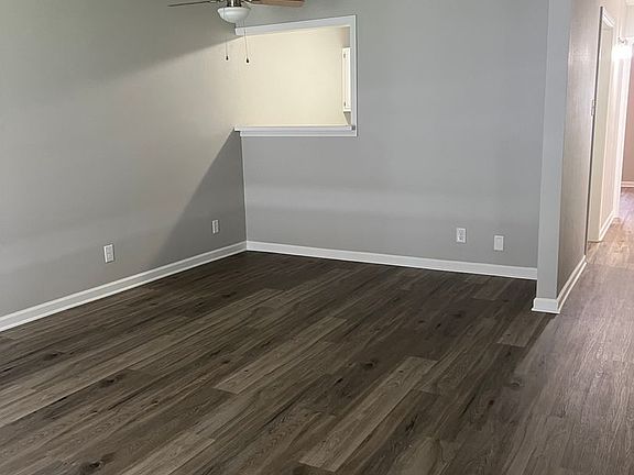 3rd image of 1604 Moss St #14