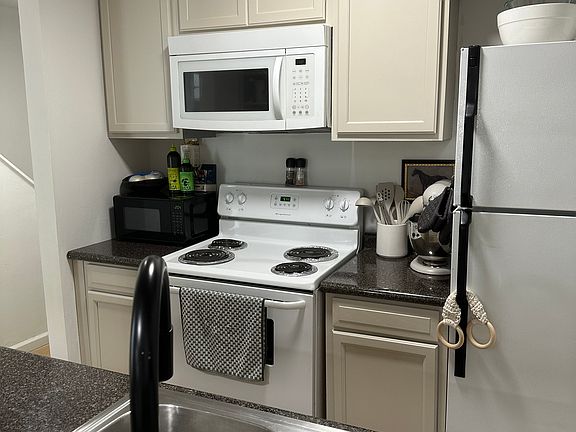5th image of 121 Country Town Dr #121