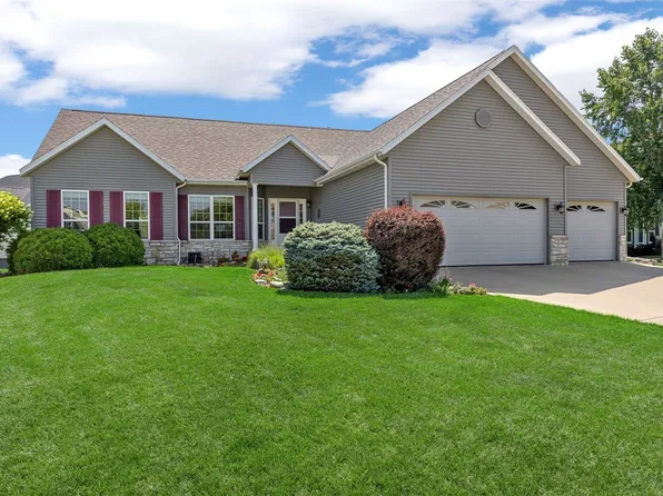 6020 Flagstone Dr NE, Cedar Rapids, IA 52402