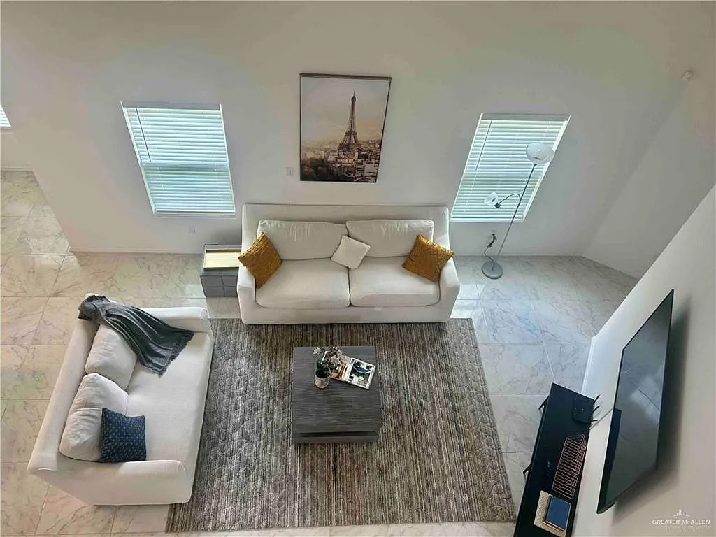 4 bed, 4.0 bath, 2341 sqft, $2,650 — Photo 4