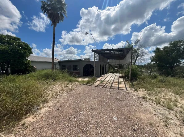 1502 S Siesta Ln, Zapata, TX 78076