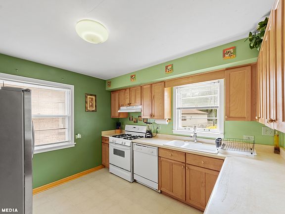 5th image of 748 NE Norfolk Ave