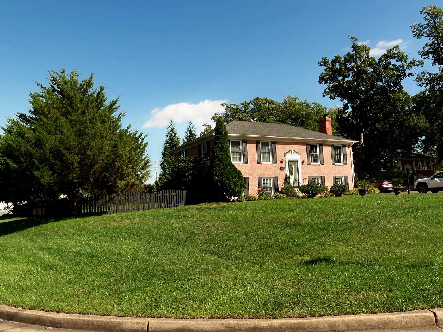4 bed, 1050 sqft, $3,900 — Photo 2