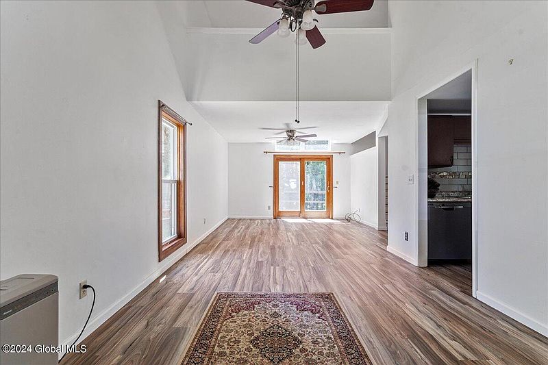 4th image of 228 Thimbleberry Road