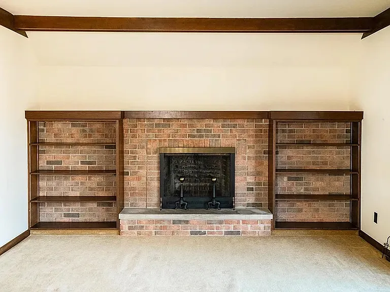 1209 E University St — Photo 16