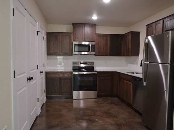 5th image of 995 Cline Dr