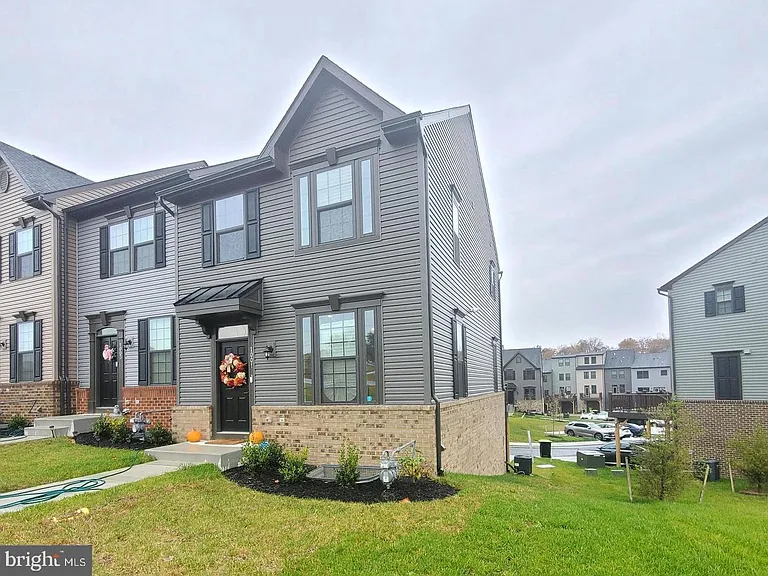 1001 Rampart Dr — Photo 1